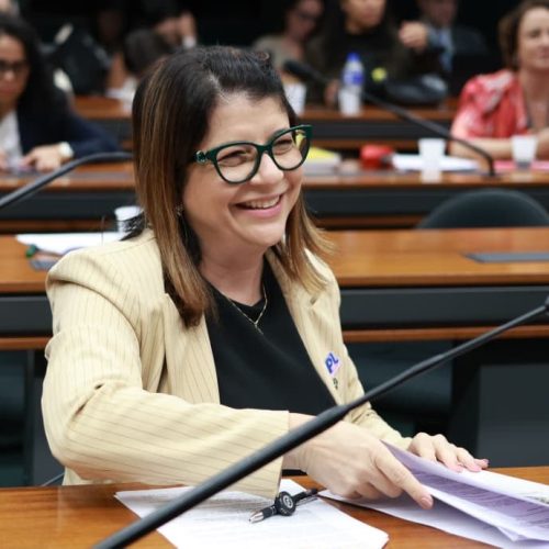 Carla Dickson garante aprovação de projeto que amplia acesso à caneta emagrecedora através do SUS