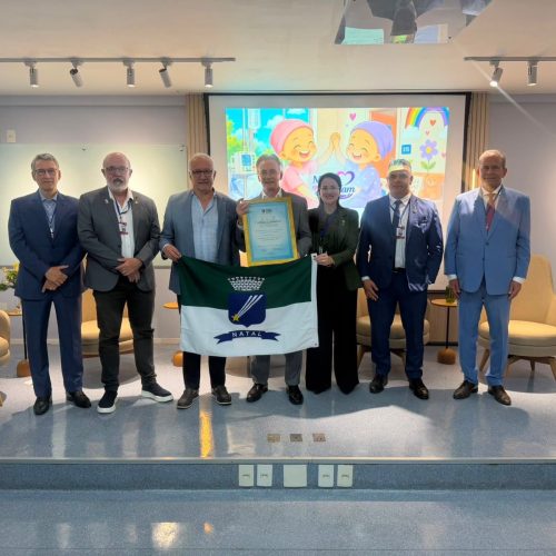 Camila entrega título de cidadão natalense a um dos maiores oncologistas do Brasil e acompanha destinação de R$ 7 milhões para hospitais que lutam contra o câncer no RN
