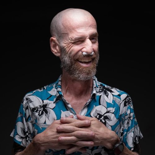 Morre homem que organizou festa para o próprio velório após diagnóstico terminal