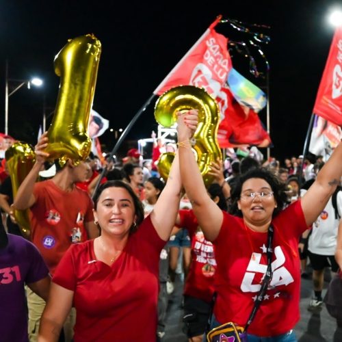Em Mossoró, multidão acompanha Samanda de Lula na tradicional Descida do Alto de São Manoel