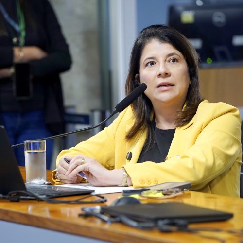 Carla Dickson denuncia burocracia do Governo que deixa pescadores sem renda