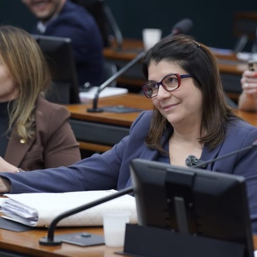 Projeto de Carla Dickson que fortalece a educação especial é aprovado em comissão da Câmara
