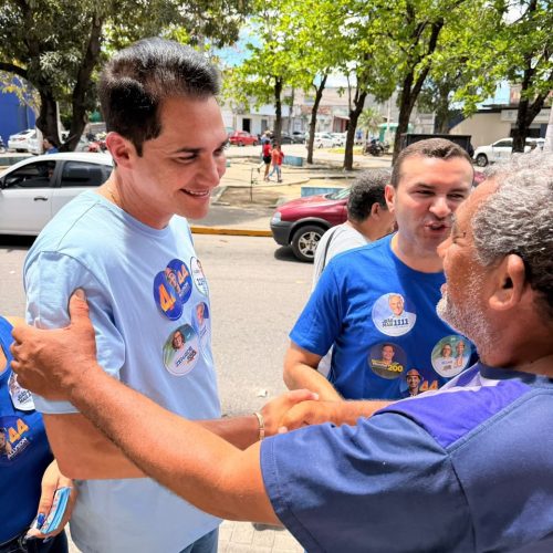 Kleber Rodrigues reforça apoio aos pequenos comerciantes durante visita à feira de Macaíba neste sábado