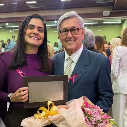 Deputado Tomba Farias homenageia prefeita Marina Trindade por trabalho de prevenção ao câncer de mama