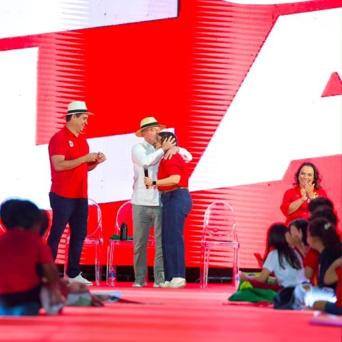 Em ato com mais de 20 mil pessoas, Lula diz que precisa de senadores para governar e Samanda assume compromisso de ajudá-lo