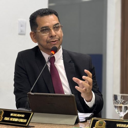 Vereador professor Silvano Carlos propõe transporte universitário nos turnos da manhã e tarde em João Câmara
