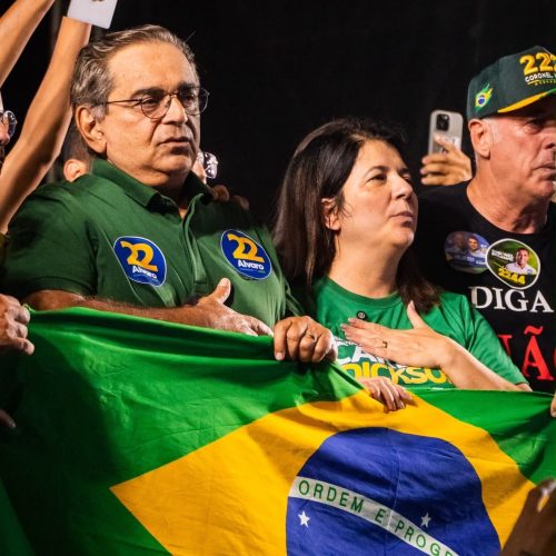 Em comício de encerramento da campanha, Carla Dickson reforça compromisso com famílias atípicas