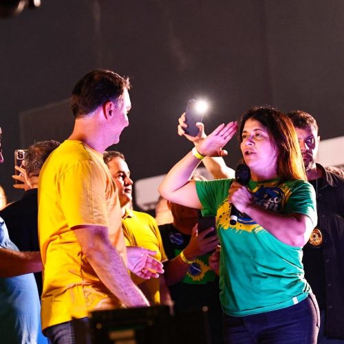 Carla Dickson é a única mulher conservadora na comitiva de Flávio Bolsonaro em ato de filiação do PL no RN