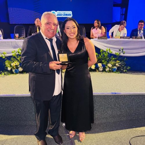 Prefeita Aize Bezerra celebra aniversário e recebe homenagem do vereador Mestre Raimundo