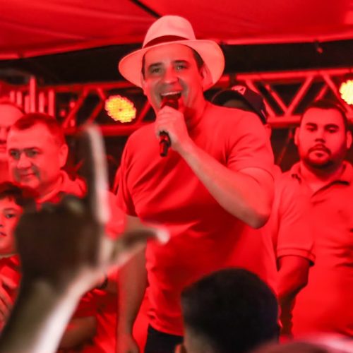 Cadu de Lula é recebido em Santa Maria com uma grande festa nas ruas da cidade