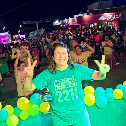 Única parlamentar presente, Carla Dickson participa de carreata histórica em Vera Cruz com mobilização de mais de 4 mil pessoas