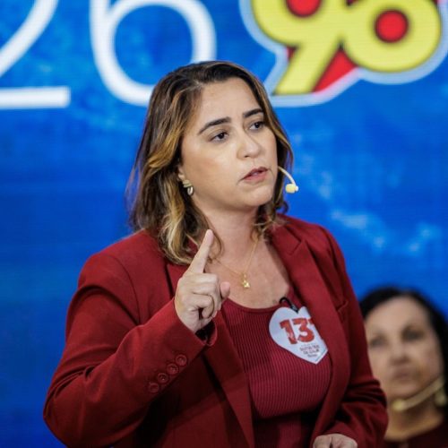 DEBATE 98 FM: Samanda enfrenta candidato da extrema direita e chama grupo de “turma da contradição e do atraso” e defende legado de Fátima
