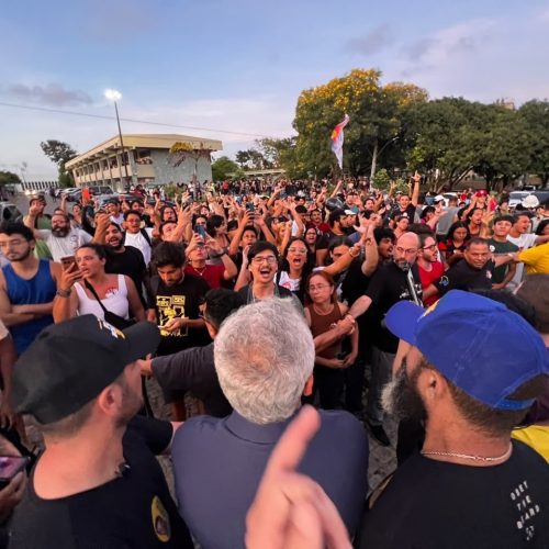 Bolsonaristas de Allyson Bezerra invadem UFRN, criam tumulto e agridem estudantes
