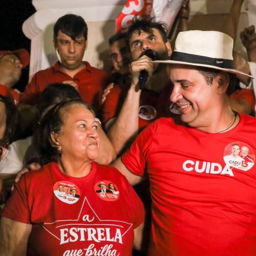 Multidão toma as ruas de Currais Novos para receber Cadu de Lula no Seridó