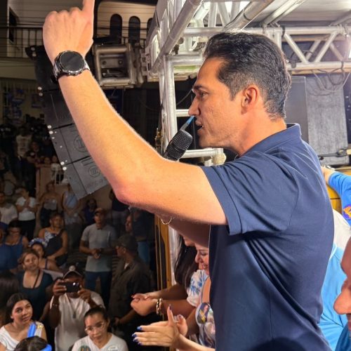 Kleber arrasta multidão na Olímpio Maciel e participa da maior passeata da história de Macaíba