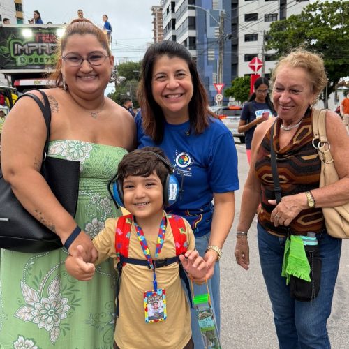 “Nenhuma mãe atípica merece caminhar sozinha”, destaca Carla Dickson em caminhadas pela conscientização do autismo em Natal