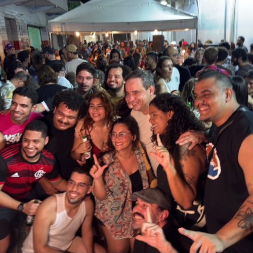 Cadu de Lula e Samanda Alves participam de samba no Beco da Lama