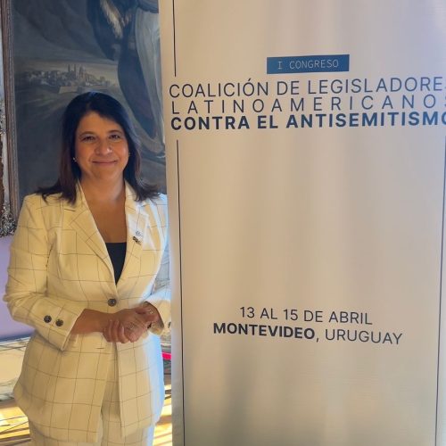 Deputada Carla Dickson representa o Brasil em Congresso Latino-Americano contra o Antissemitismo no Uruguai