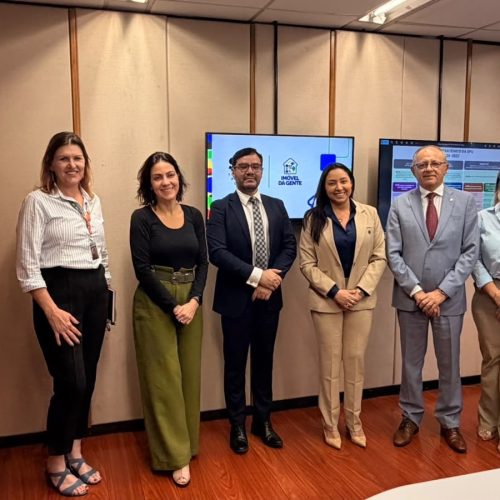 Prefeita Aize Bezerra inicia discussão para garantir escrituras de milhares de imóveis em João Câmara/RN