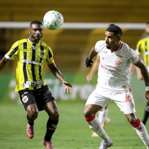 América empata no tempo normal, perde nos pênaltis para o Volta Redonda e está fora da Copa do Brasil