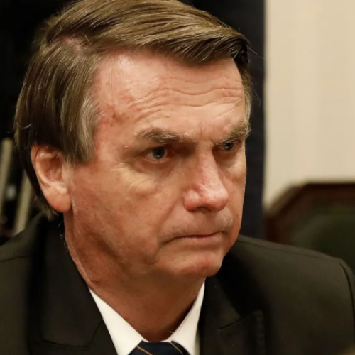 Bolsonaro está em UTI com broncopneumonia bacteriana, diz boletim médico