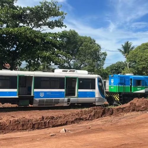 Trem descarrilha após chuva arrastar areia para cima de trilhos em Natal