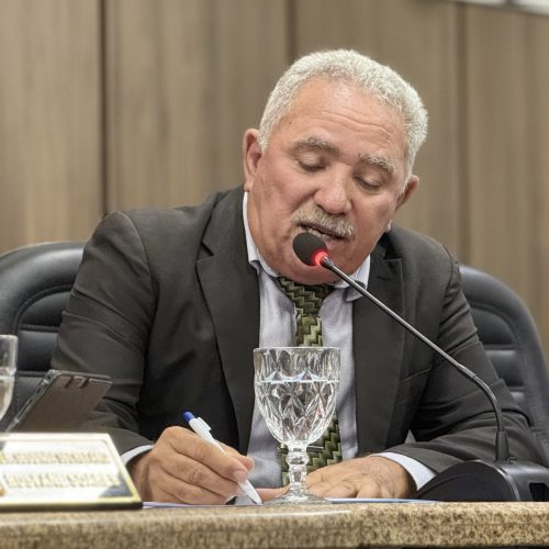 Vereador Mestre Raimundo solicita melhorias na Rua Desembargador João de Brito e reforço da iluminação pública no Beco de França