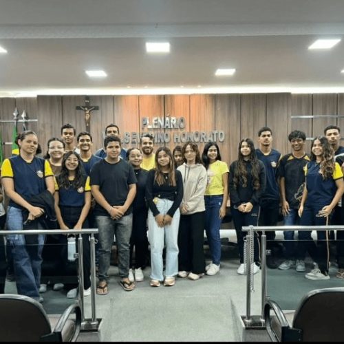 Câmara de João Câmara recebe alunos em ação de incentivo à cidadania e política