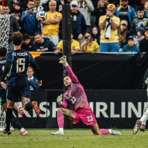 Com um a mais, Brasil perde para França em amistoso preparatório para Copa