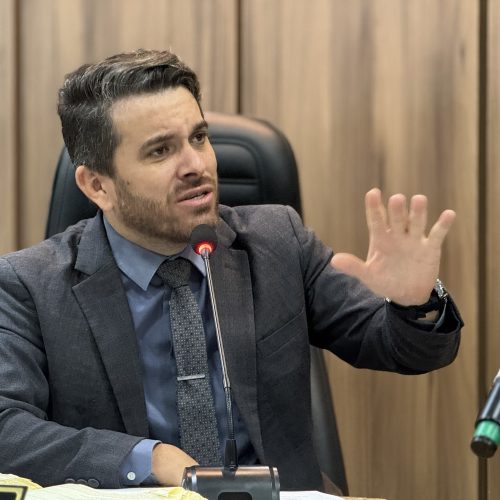 Vereador Fernando Guilherme solicita esclarecimentos ao DER sobre paralisação de recapeamento na RN-023