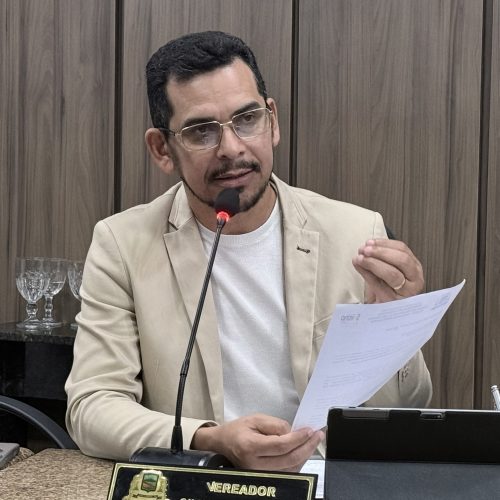 Professor Silvano Carlos cobra recuperação do campo de futebol do antigo SEAC