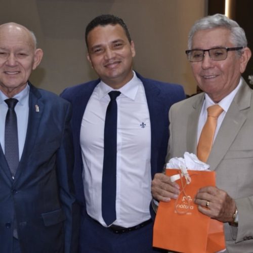 Pedro Filho prestigia culto festivo em homenagem aos 77 anos do Pastor Alfredo Luiz em Assú
