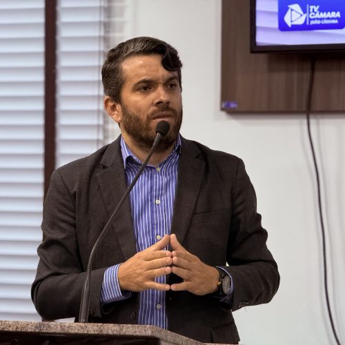 Vereador Fernando Guilherme solicita sinalização de trânsito no centro da cidade