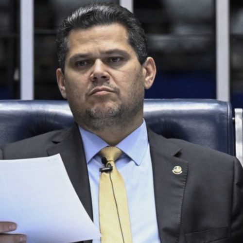 Congresso reduz pena de Bolsonaro e outros condenados por atos golpistas