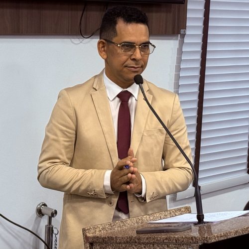 Vereador professor Silvano Carlos cobra transparência sobre licenças-prêmio e contratações na prefeitura de João Câmara