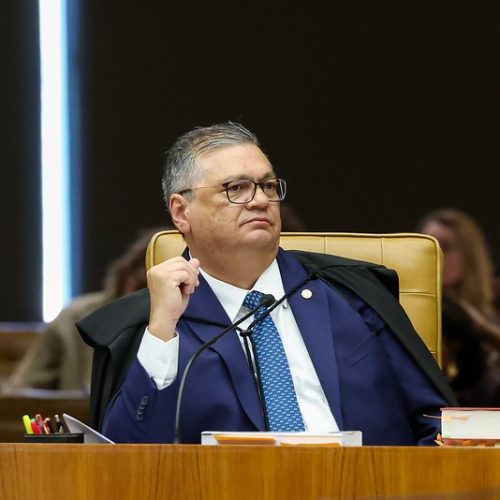 Dino pede vista e interrompe julgamento no STF com placar de 4 a 3 para unir casos de Moraes e Mendonça