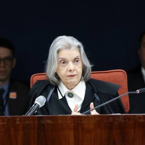Cármen Lúcia vota para derrubar redução de pena de políticos cassados