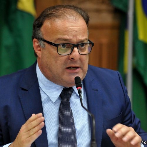 Após hospitalização, prefeito Paulinho Freire está em casa e cancela agenda desta quinta (19)