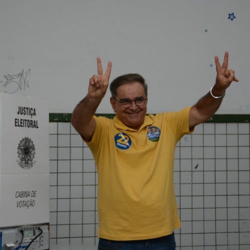 Álvaro Dias vota no Atheneu durante o primeiro turno das Eleições 2026
