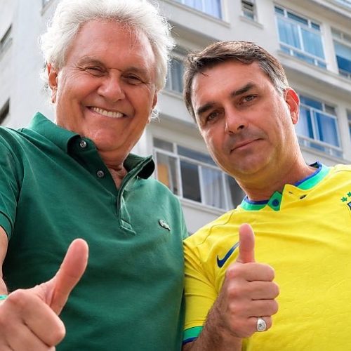 Caiado anuncia apoio a Flávio Bolsonaro no 2° turno das eleições