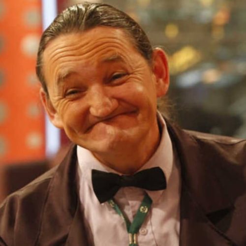 Humorista Marquito é internado após mal súbito e acidente de moto em São Paulo