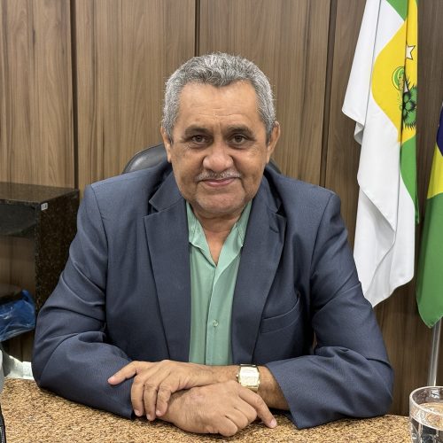 Vereador Gilberto Honorato, solicita roço em estrada do Brejinho e recuperação total de calçamentos danificados em todos os bairros