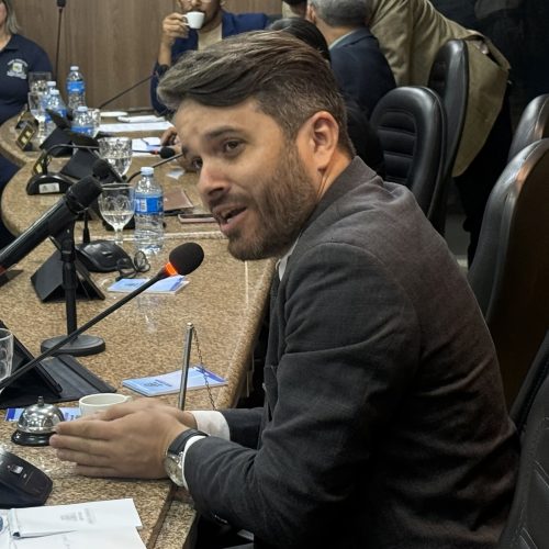 Vereador Fernando Guilherme solicita reconstrução de banheiro público ao lado do Armazém Crispim
