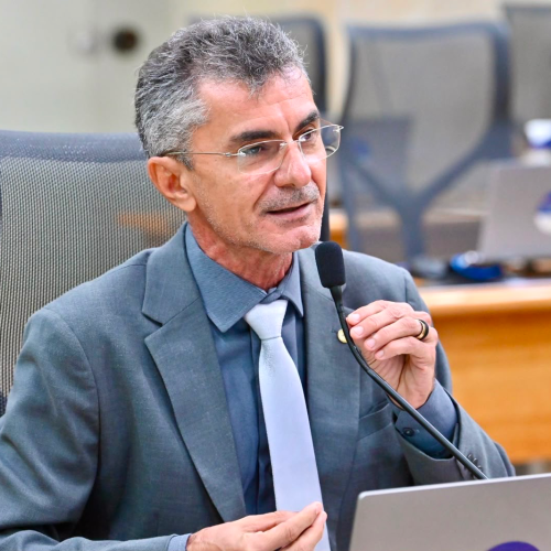 Francisco do PT homenageia policiais e propõe visita a obras hospitalares