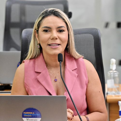 Eudiane Macedo defende valorização dos professores e fim da escala 6×1