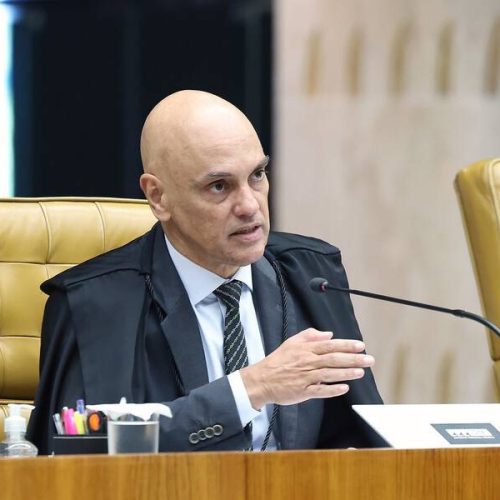 Moraes mantém julgamento de Eduardo Bolsonaro no STF e rejeita pedido de adiamento